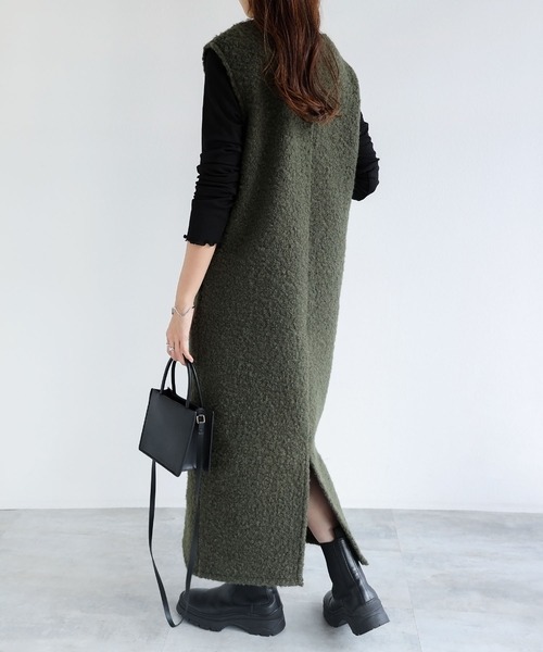 andme（アンドミー）の「フェイクリングウールVネックボアワンピース（ジャンパースカート・レディース・ブラック/カーキ/モカ/グレイッシュベージュ・M）」の15枚目の写真
