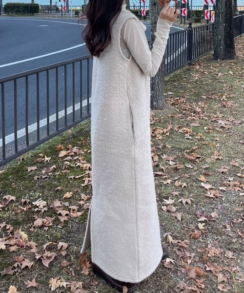 andme（アンドミー）の「フェイクリングウールVネックボアワンピース（ジャンパースカート・レディース・ブラック/カーキ/モカ/グレイッシュベージュ・M）」の22枚目の写真