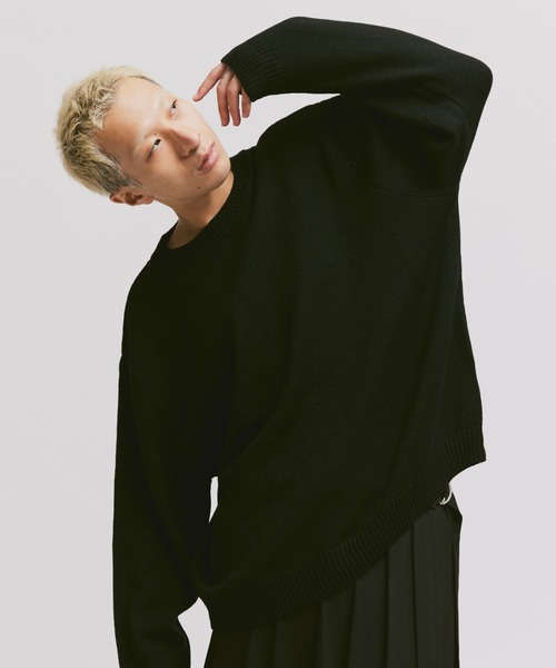 FEKETE（フェケテ）の「OVERSIZED KNIT / オーバーフィットニット（ニット/セーター・メンズ・ブラック/アイボリー・MEDIUM/LARGE）」の2枚目の写真