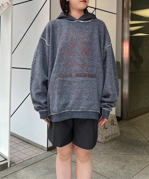 CAPRICIEUX LE'MAGE(カプリシューレマージュ)の「〈THRIFTY LOOK/スリフティールック〉裏使いプリントフーディー(パーカー・レディース・チャコールグレー・LARGE)」の18枚目の写真