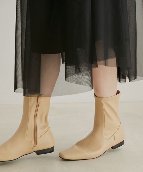 Juze（ジュゼ）の「ロングノーズスクエアトゥストレッチブーツ（ブーツ・レディース・ブラック/クリーム・L/M）」の2枚目の写真