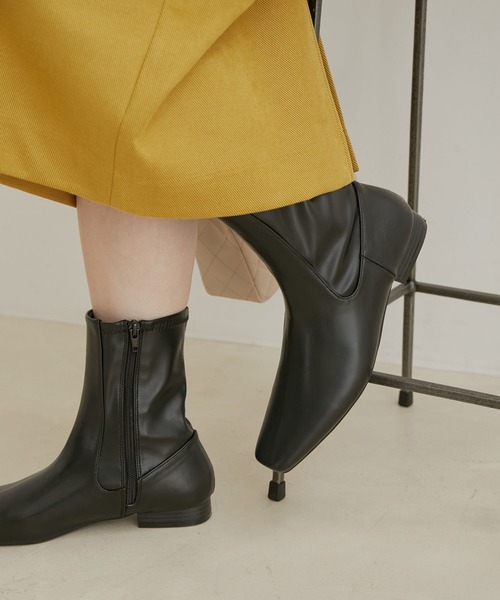 Juze（ジュゼ）の「ロングノーズスクエアトゥストレッチブーツ（ブーツ・レディース・ブラック/クリーム・L/M）」の8枚目の写真
