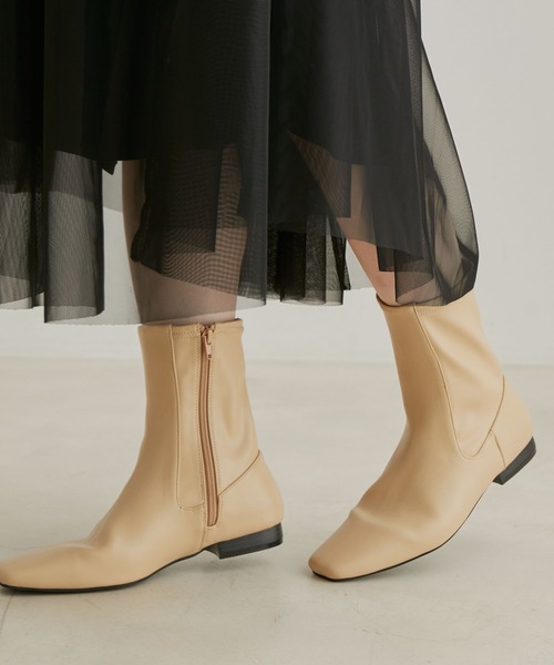 Juze（ジュゼ）の「ロングノーズスクエアトゥストレッチブーツ（ブーツ・レディース・ブラック/クリーム・L/M）」の11枚目の写真