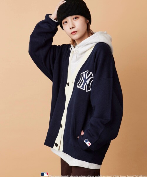 MLB(メジャーリーグベースボール)の「【MLB/メジャーリーグベースボール】PUBLUX 別注MLB ジャガードロゴニットカーディガン/ユニセックス/ニットカーデ/ワッペン刺繍(カーディガン/ボレロ・メンズ・ホワイト系その他/グリーン/ブラック/ネイビー/ライトグレー・SMALL/MEDIUM/LARGE)」の16枚目の写真