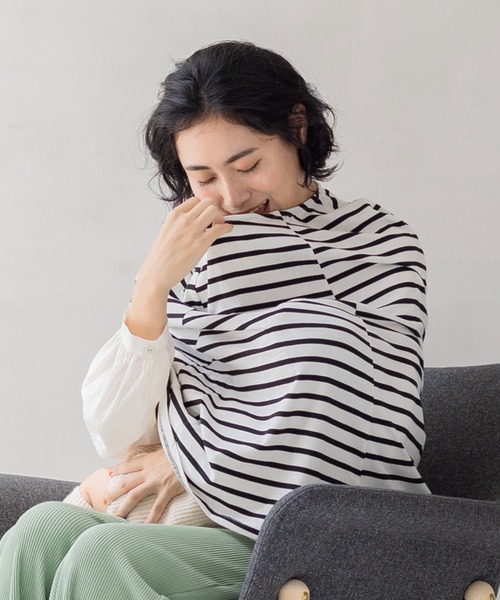 フェリシモMama（フェリシモママ）の「Ｍｏｒｅｄｄｅ　ワイヤー入りの衿ぐりで安心　ストレッチカットソーで３６０度すっぽり覆うポケッタブル授乳ケープ（授乳ケープ/授乳クッション・レディース・キャメル/ホワイト×ブラック・2/1）」の2枚目の写真