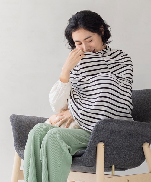 フェリシモMama（フェリシモママ）の「Ｍｏｒｅｄｄｅ　ワイヤー入りの衿ぐりで安心　ストレッチカットソーで３６０度すっぽり覆うポケッタブル授乳ケープ（授乳ケープ/授乳クッション・レディース・キャメル/ホワイト×ブラック・2/1）」の6枚目の写真