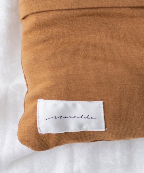 フェリシモMama（フェリシモママ）の「Ｍｏｒｅｄｄｅ　ワイヤー入りの衿ぐりで安心　ストレッチカットソーで３６０度すっぽり覆うポケッタブル授乳ケープ（授乳ケープ/授乳クッション・レディース・キャメル/ホワイト×ブラック・2/1）」の11枚目の写真