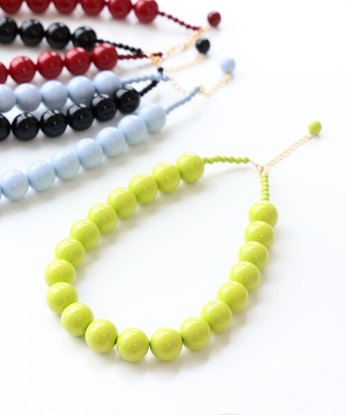 Ray BEAMS（レイビームス）の「Ray BEAMS / アクリル カラー ボール ネックレス（ネックレス・レディース・ミント/ブラック/サックスブルー/レッド・ONE SIZE）」の2枚目の写真
