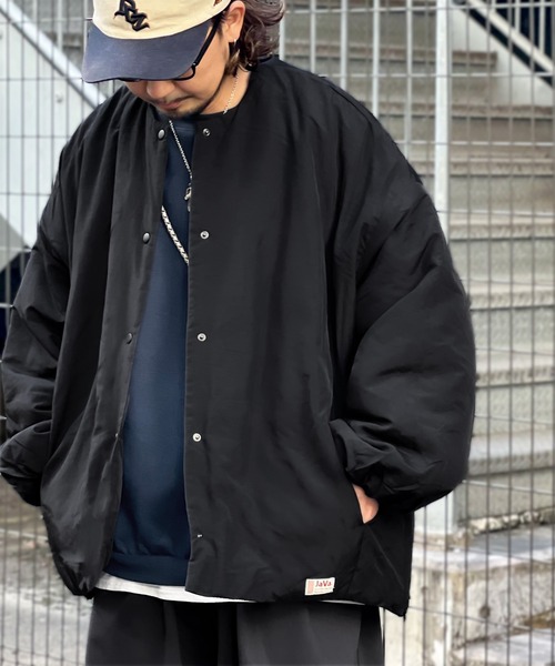 Java（ジャバ）の「《JaVa ジャバコラボ》シャカシャカ素材サイドファスナーノーカラーブルゾン（ノーカラーコート・メンズ・ブラック/アイボリー・LARGE/MEDIUM）」の8枚目の写真