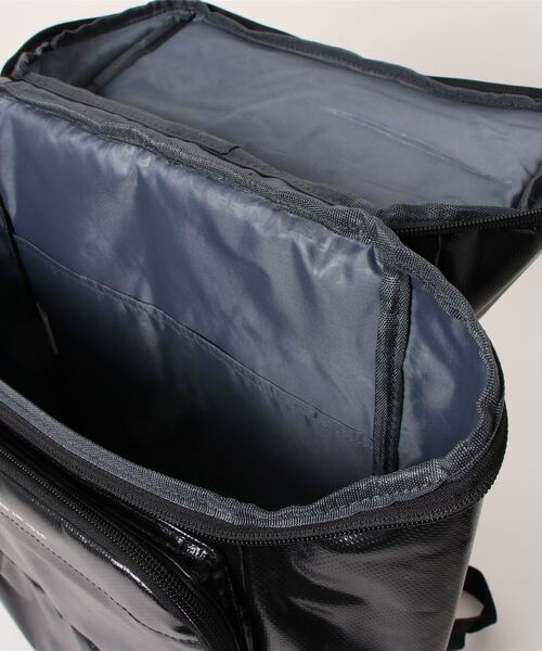 KANGOL(カンゴール)の「【 KANGOL / カンゴール 】 BIG タグ ボックス スクエア リュック(バックパック/リュック・レディース・ブラック×ホワイト/ブラック・FREE)」の4枚目の写真