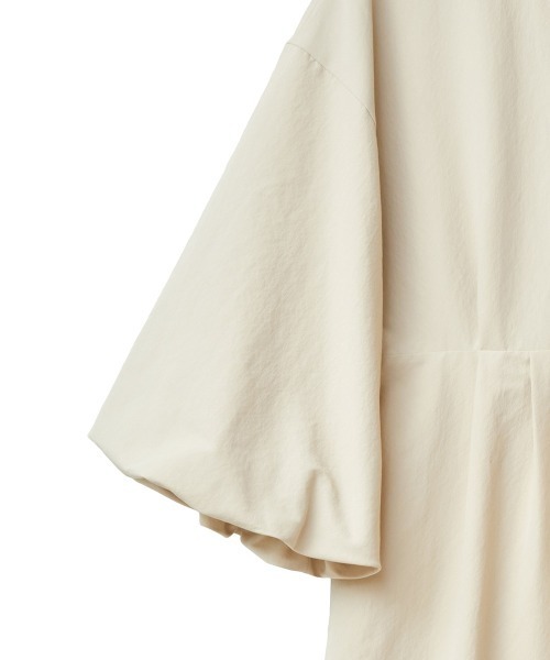 MANOF（マノフ）の「NECK OPEN BALOON SLEEVE ONE PIECE（ワンピース