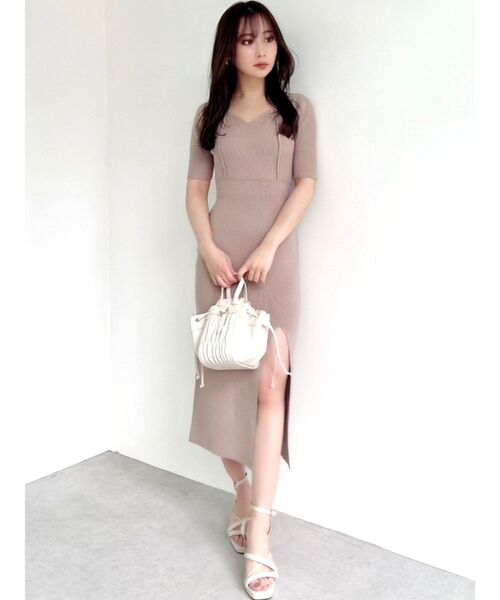 RESEXXY（リゼクシー）の「ハートネックタイトニットワンピース（ワンピース・レディース・ブラック/ベージュ/ブルー・FREE）」の14枚目の写真