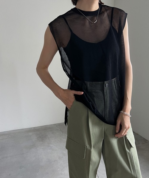 cona(コナ)の「【ZOZO限定】シアーニットノースリーブトップス(Tシャツ/カットソー・レディース・ブラック/ライトグレー/ホワイト・FREE)」の4枚目の写真