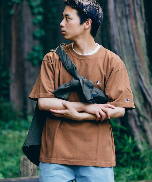 Champion(チャンピオン)の「【CHAMPION / チャンピオン】別注 リバースウィーブTシャツ(Tシャツ/カットソー・メンズ・ブラウン/レッド/カーキ/イエロー・MEDIUM/LARGE/X-LARGE/XX-LARGE)」の1枚目の写真