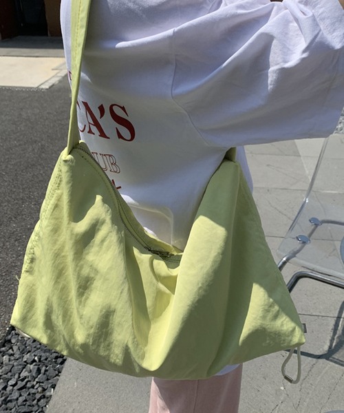 fd style（エフディ スタイル）の「ナイロンサイドドローストリングショルダーバッグ（ショルダーバッグ・レディース・Black/Kelly/LT.Gray/DK.Brn/LIME・FREE）」の8枚目の写真