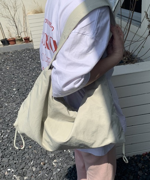 fd style（エフディ スタイル）の「ナイロンサイドドローストリングショルダーバッグ（ショルダーバッグ・レディース・Black/Kelly/LT.Gray/DK.Brn/LIME・FREE）」の10枚目の写真