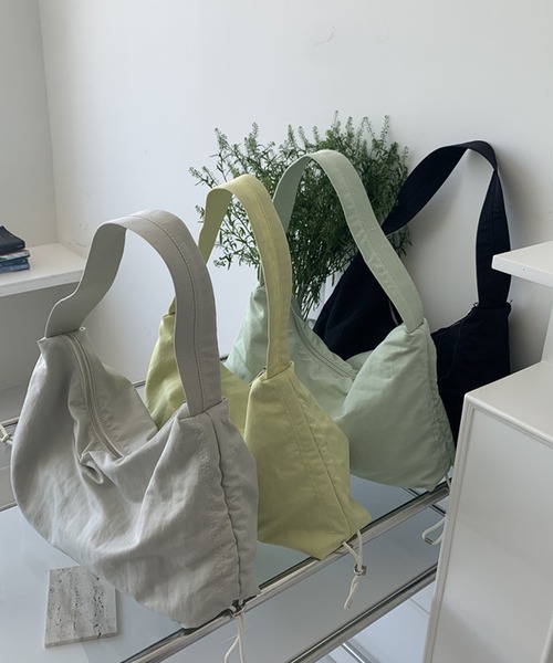 fd style（エフディ スタイル）の「ナイロンサイドドローストリングショルダーバッグ（ショルダーバッグ・レディース・Black/Kelly/LT.Gray/DK.Brn/LIME・FREE）」の6枚目の写真