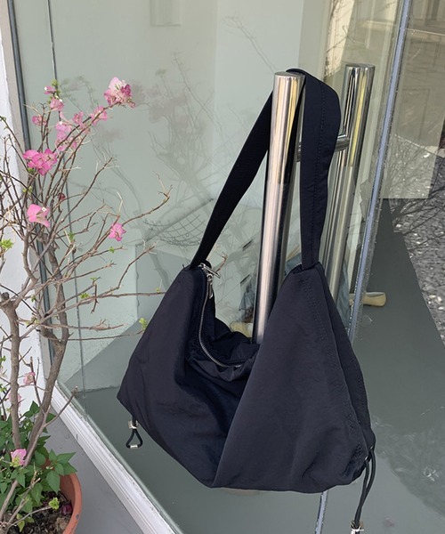 fd style（エフディ スタイル）の「ナイロンサイドドローストリングショルダーバッグ（ショルダーバッグ・レディース・Black/Kelly/LT.Gray/DK.Brn/LIME・FREE）」の11枚目の写真