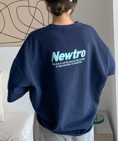 SHEENA(シーナ)の「NewtroロゴプリントルーズTシャツ(Tシャツ/カットソー・レディース・グレー/ネイビー/ピンク・M)」の2枚目の写真