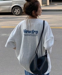 NewtroロゴプリントルーズＴシャツ