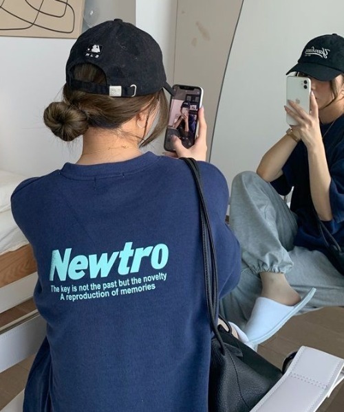 SHEENA(シーナ)の「NewtroロゴプリントルーズTシャツ(Tシャツ/カットソー・レディース・グレー/ネイビー/ピンク・M)」の8枚目の写真