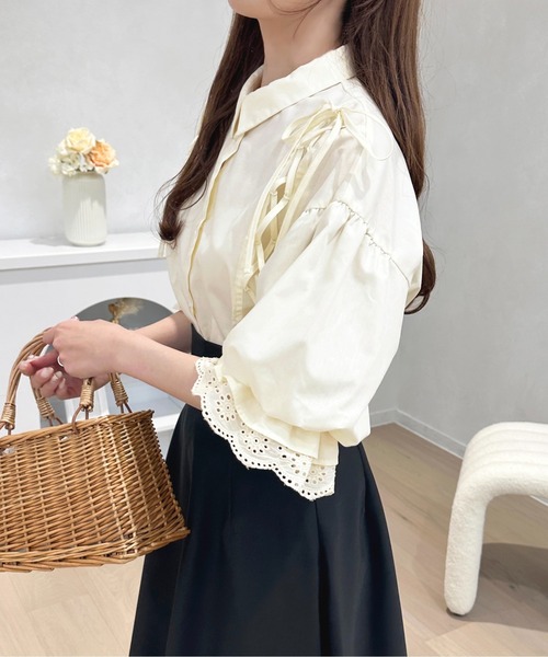 apres jour(アプレジュール)の「コットンレーススリーブレースアップブラウス【ZOZOTOWN限定アイテム】(シャツ/ブラウス・レディース・ピンク/アイボリー/サックスブルー/オフホワイト・X-LARGE/フリー)」の6枚目の写真