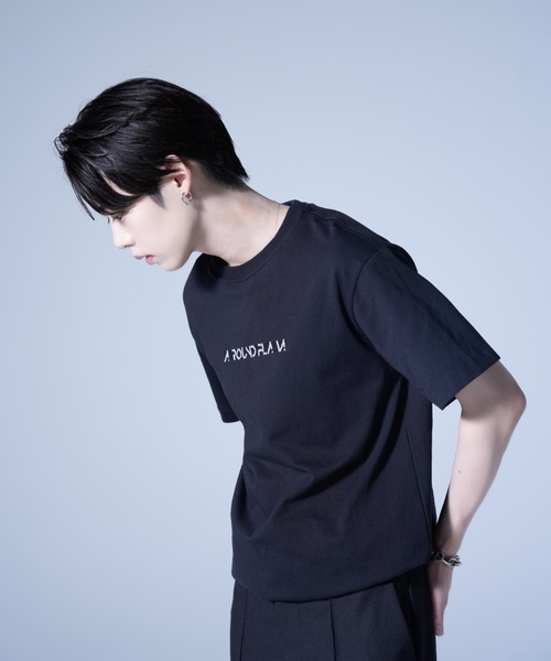 AROUND FLAVA（アラウンドフラバ）の「loose fit spangles logo T / ルーズフィット スパンコール ロゴTシャツ（Tシャツ/カットソー・メンズ・ブラック/ホワイト・MEDIUM/SMALL/LARGE）」の3枚目の写真
