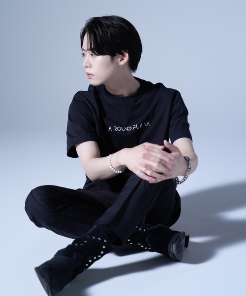 AROUND FLAVA（アラウンドフラバ）の「loose fit spangles logo T / ルーズフィット スパンコール ロゴTシャツ（Tシャツ/カットソー・メンズ・ブラック/ホワイト・MEDIUM/SMALL/LARGE）」の11枚目の写真