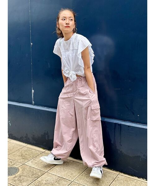 Ungrid（アングリッド）の「ナイロン混ミリタリールーズパンツ（その他パンツ・レディース・オフホワイト/カーキ/ピンク・FREE）」の4枚目の写真