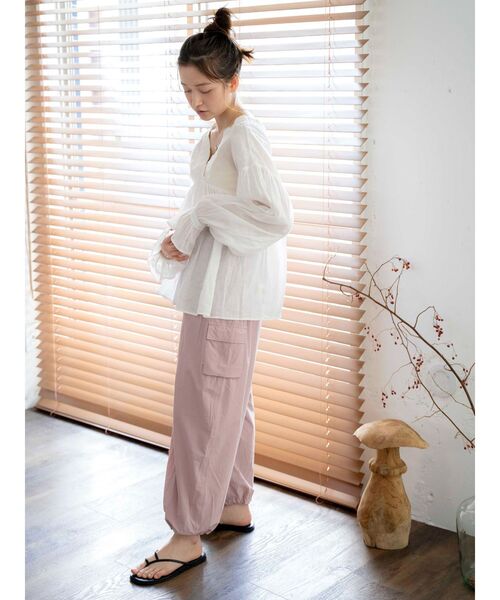 美品　アングリッド　ナイロン混ミリタリールーズパンツ　ホワイト ナイロン混ミリタリールーズパンツ[品番：MKSW0048407]｜Ungrid