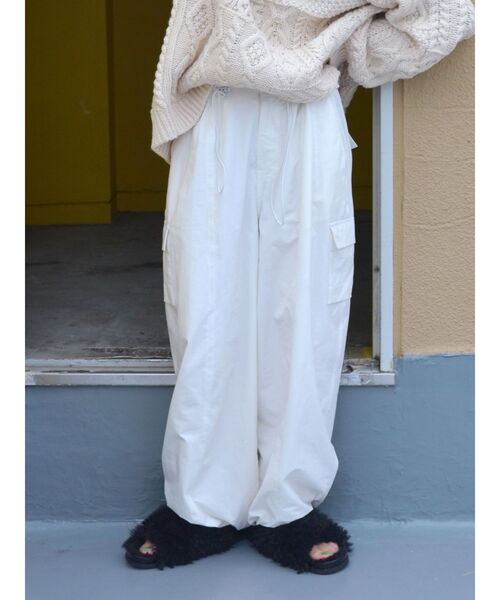美品　アングリッド　ナイロン混ミリタリールーズパンツ　ホワイト 美品 アングリッド ナイロン混ミリタリールーズパンツ ホワイト
