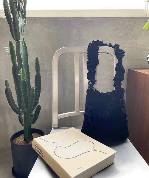 LOWRYS FARM（ローリーズファーム）の「シャーリングミニショルダー　 971090（ショルダーバッグ・レディース・ブラック/ピンク/アイボリー/ブルー/ホワイト系その他/ブラック系その他/ブラック系その他2・FREE）」の22枚目の写真