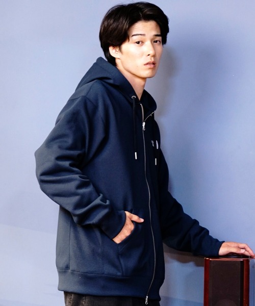 MOLECULAR ロゴ刺繍 ブラックパーカー ロゴ刺繍パーカー（ブラック） | kobore ONLINE SHOP