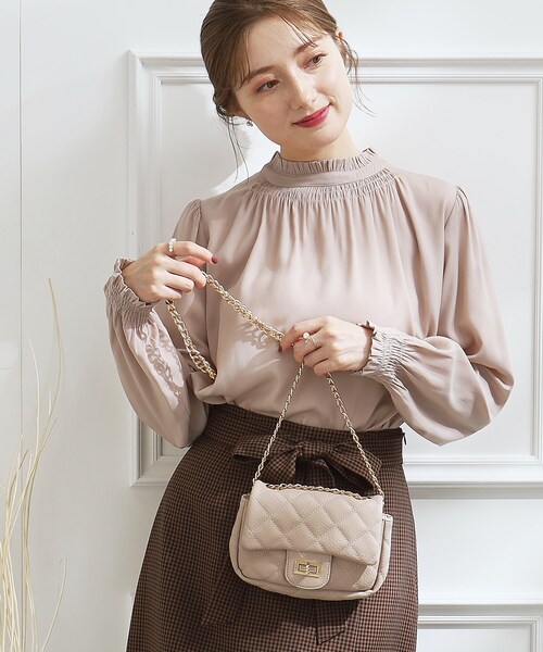 couture brooch(クチュールブローチ)の「◆【通勤着、オフィスにも◎】ピケシャーリングフリルブラウス(シャツ/ブラウス・レディース・アイボリー/ブラック/ベビーピンク・36/38/40/42)」の3枚目の写真