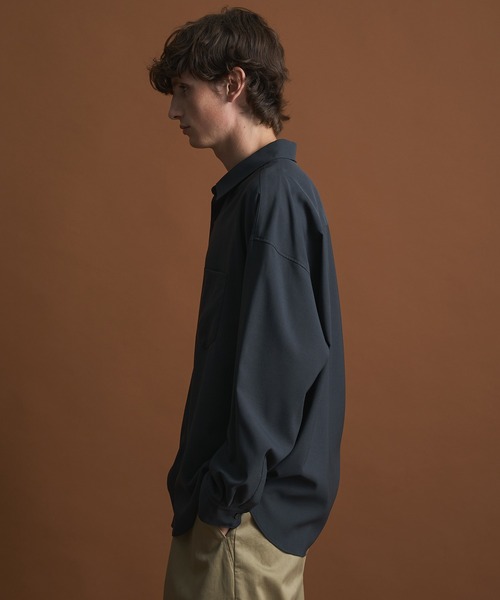 PUBLIC TOKYO(パブリックトウキョウ)の「【大人気】コンフォートリラックスシャツ /ウォッシャブル/オフィスカジュアル/防シワ/吸水速乾/通勤/防シワ(シャツ/ブラウス・メンズ・ホワイト/ダークブラウン/ブルー/ホワイト×ブルー/ブラック/ストライプ/ベージュ/ライトブラウン/ベージュ×ブラック/ダークグレー/ダークブルー/チャコールグレー/ミント/ライトブルー/ホワイト×グレー/ブラウン/パープル/ホワイト×ブラウン・1/3/0/2)」の21枚目の写真