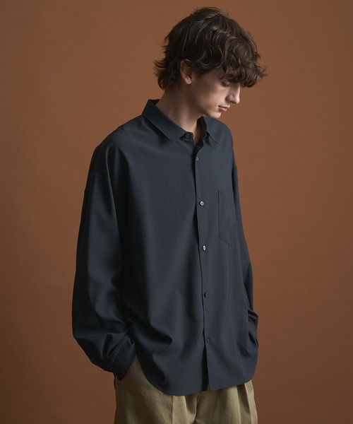 PUBLIC TOKYO(パブリックトウキョウ)の「【大人気】コンフォートリラックスシャツ /ウォッシャブル/オフィスカジュアル/防シワ/吸水速乾/通勤/防シワ(シャツ/ブラウス・メンズ・ホワイト/ダークブラウン/ブルー/ホワイト×ブルー/ブラック/ストライプ/ベージュ/ライトブラウン/ベージュ×ブラック/ダークグレー/ダークブルー/チャコールグレー/ミント/ライトブルー/ホワイト×グレー/ブラウン/パープル/ホワイト×ブラウン・1/3/0/2)」の19枚目の写真