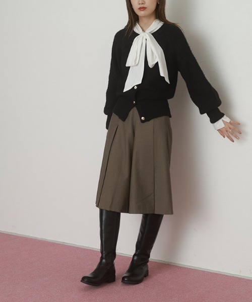 Pierrot(ピエロ)の「デザインボタンボリュームスリーブカーディガン(カーディガン/ボレロ・レディース・オフホワイト/ライトブルー/チャコール/ブラック・M/L)」の16枚目の写真