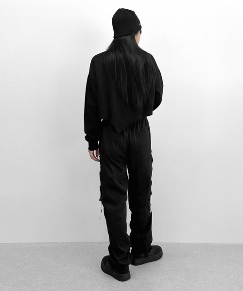 LVEU.（ラブユ.）の「【LVEU.】アシンメトリーヘムデザイントップス / トップス カットソー スウェット アシンメトリー アシメ ホワイト ブラック ZOZOTOWN限定（Tシャツ/カットソー・レディース・ブラック/ホワイト・FREE）」の5枚目の写真