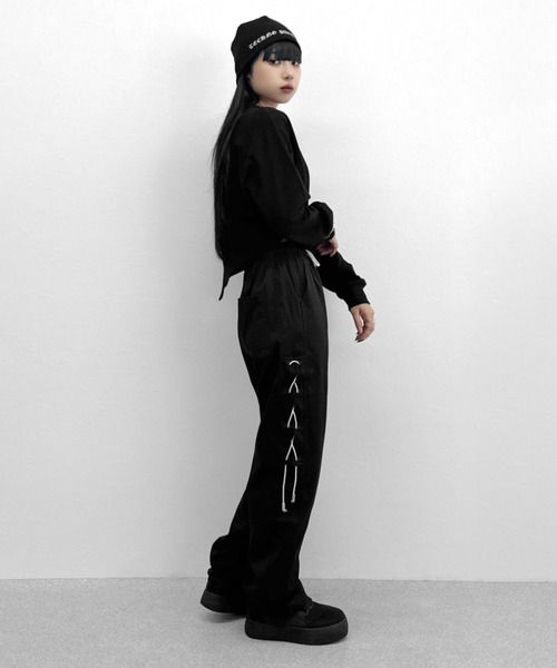 LVEU.（ラブユ.）の「【LVEU.】アシンメトリーヘムデザイントップス / トップス カットソー スウェット アシンメトリー アシメ ホワイト ブラック ZOZOTOWN限定（Tシャツ/カットソー・レディース・ブラック/ホワイト・FREE）」の6枚目の写真