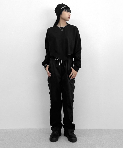 LVEU.（ラブユ.）の「【LVEU.】アシンメトリーヘムデザイントップス / トップス カットソー スウェット アシンメトリー アシメ ホワイト ブラック ZOZOTOWN限定（Tシャツ/カットソー・レディース・ブラック/ホワイト・FREE）」の3枚目の写真