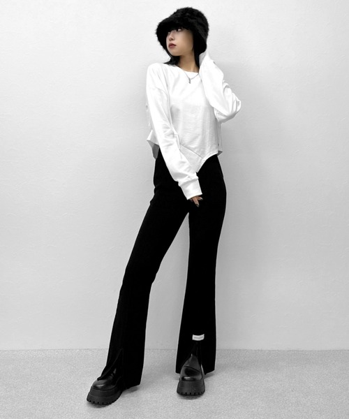 LVEU.（ラブユ.）の「【LVEU.】アシンメトリーヘムデザイントップス / トップス カットソー スウェット アシンメトリー アシメ ホワイト ブラック ZOZOTOWN限定（Tシャツ/カットソー・レディース・ブラック/ホワイト・FREE）」の10枚目の写真