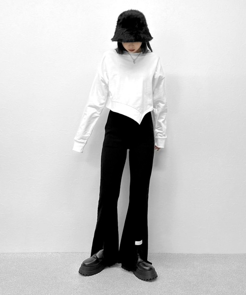 LVEU.（ラブユ.）の「【LVEU.】アシンメトリーヘムデザイントップス / トップス カットソー スウェット アシンメトリー アシメ ホワイト ブラック ZOZOTOWN限定（Tシャツ/カットソー・レディース・ブラック/ホワイト・FREE）」の12枚目の写真
