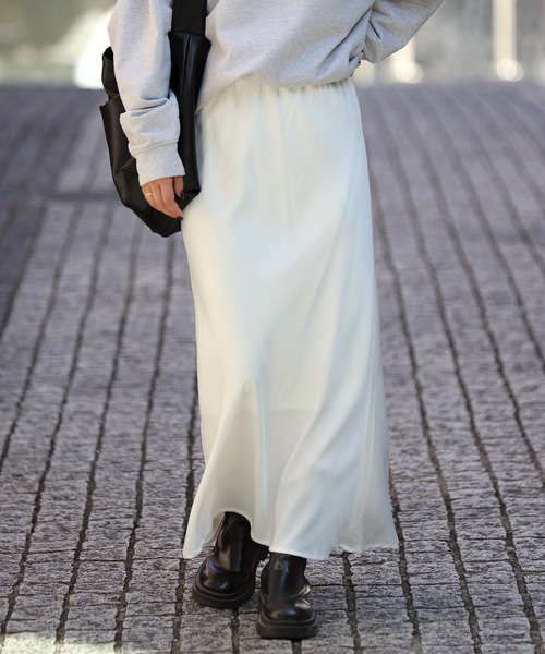 ENC(エンク)の「matte satin I line skirt / マットサテンスカート(スカート・レディース・ライトベージュ/ブラック/エメラルド/オフホワイト/ミント・FREE)」の1枚目の写真