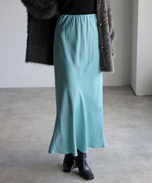 ENC(エンク)の「matte satin I line skirt / マットサテンスカート(スカート・レディース・ライトベージュ/ブラック/エメラルド/オフホワイト/ミント・FREE)」の4枚目の写真