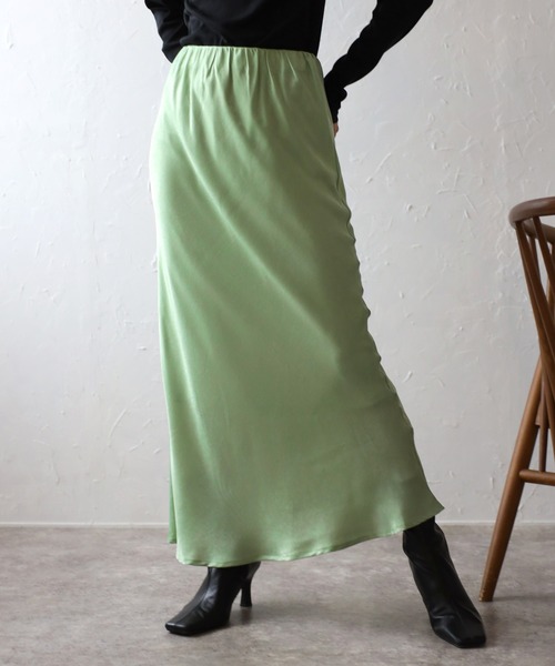 ENC(エンク)の「matte satin I line skirt / マットサテンスカート(スカート・レディース・ライトベージュ/ブラック/エメラルド/オフホワイト/ミント・FREE)」の5枚目の写真