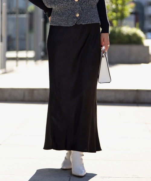 ENC(エンク)の「matte satin I line skirt / マットサテンスカート(スカート・レディース・ライトベージュ/ブラック/エメラルド/オフホワイト/ミント・FREE)」の2枚目の写真