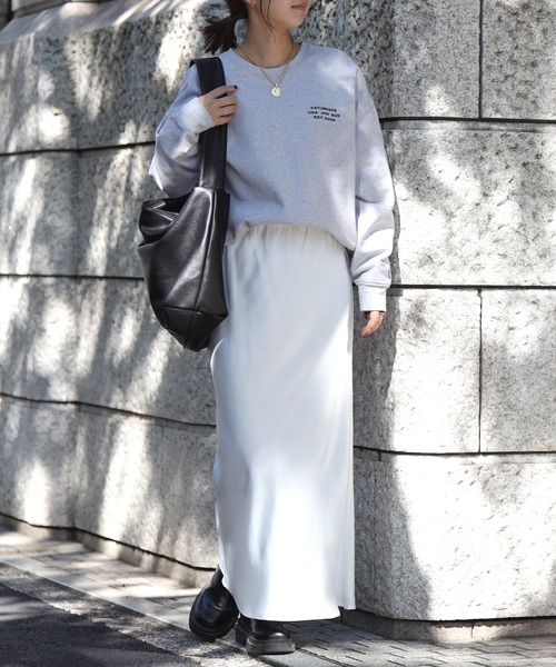ENC(エンク)の「matte satin I line skirt / マットサテンスカート(スカート・レディース・ライトベージュ/ブラック/エメラルド/オフホワイト/ミント・FREE)」の6枚目の写真