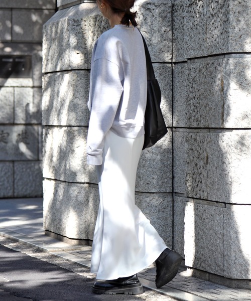 ENC(エンク)の「matte satin I line skirt / マットサテンスカート(スカート・レディース・ライトベージュ/ブラック/エメラルド/オフホワイト/ミント・FREE)」の8枚目の写真
