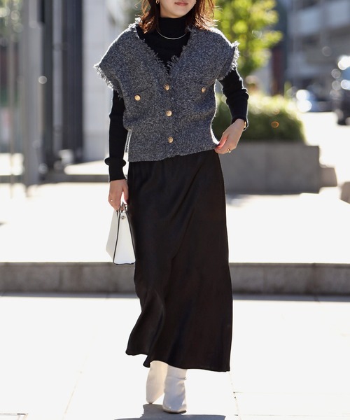 ENC(エンク)の「matte satin I line skirt / マットサテンスカート(スカート・レディース・ライトベージュ/ブラック/エメラルド/オフホワイト/ミント・FREE)」の13枚目の写真