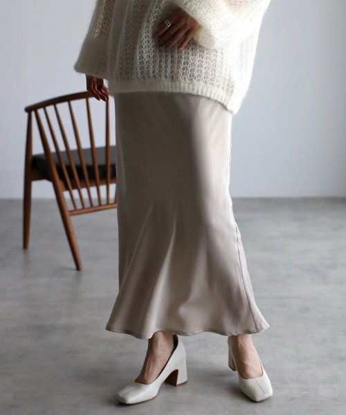 ENC(エンク)の「matte satin I line skirt / マットサテンスカート(スカート・レディース・ライトベージュ/ブラック/エメラルド/オフホワイト/ミント・FREE)」の18枚目の写真